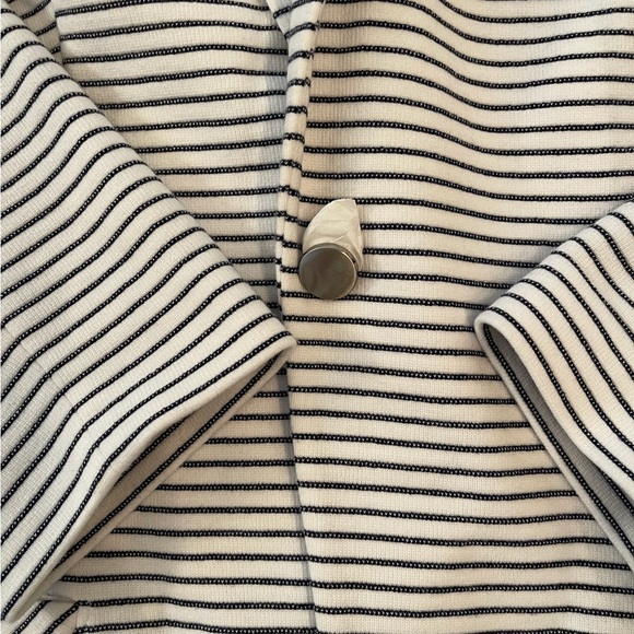 Chico’s women’s striped blazer. - Picture 3 of 8